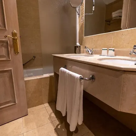 Globales Paraiso 4* إِستيبونا