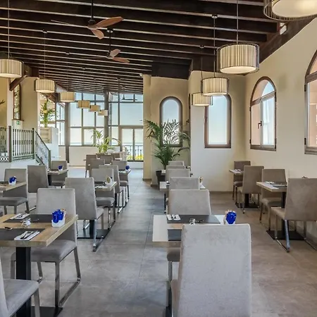 Globales Paraiso إِستيبونا