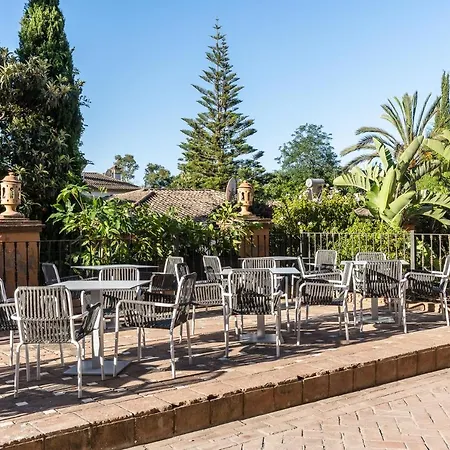 Globales Paraiso إِستيبونا