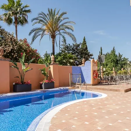 Globales Paraiso إِستيبونا