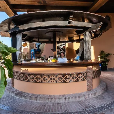 Globales Paraiso إِستيبونا