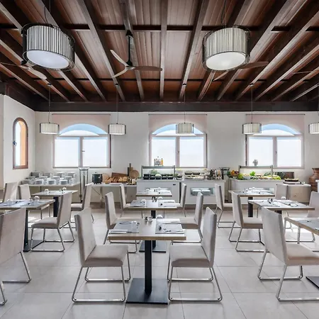 Globales Paraiso فندق 4*