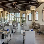 Globales Paraiso Εστεπόνα